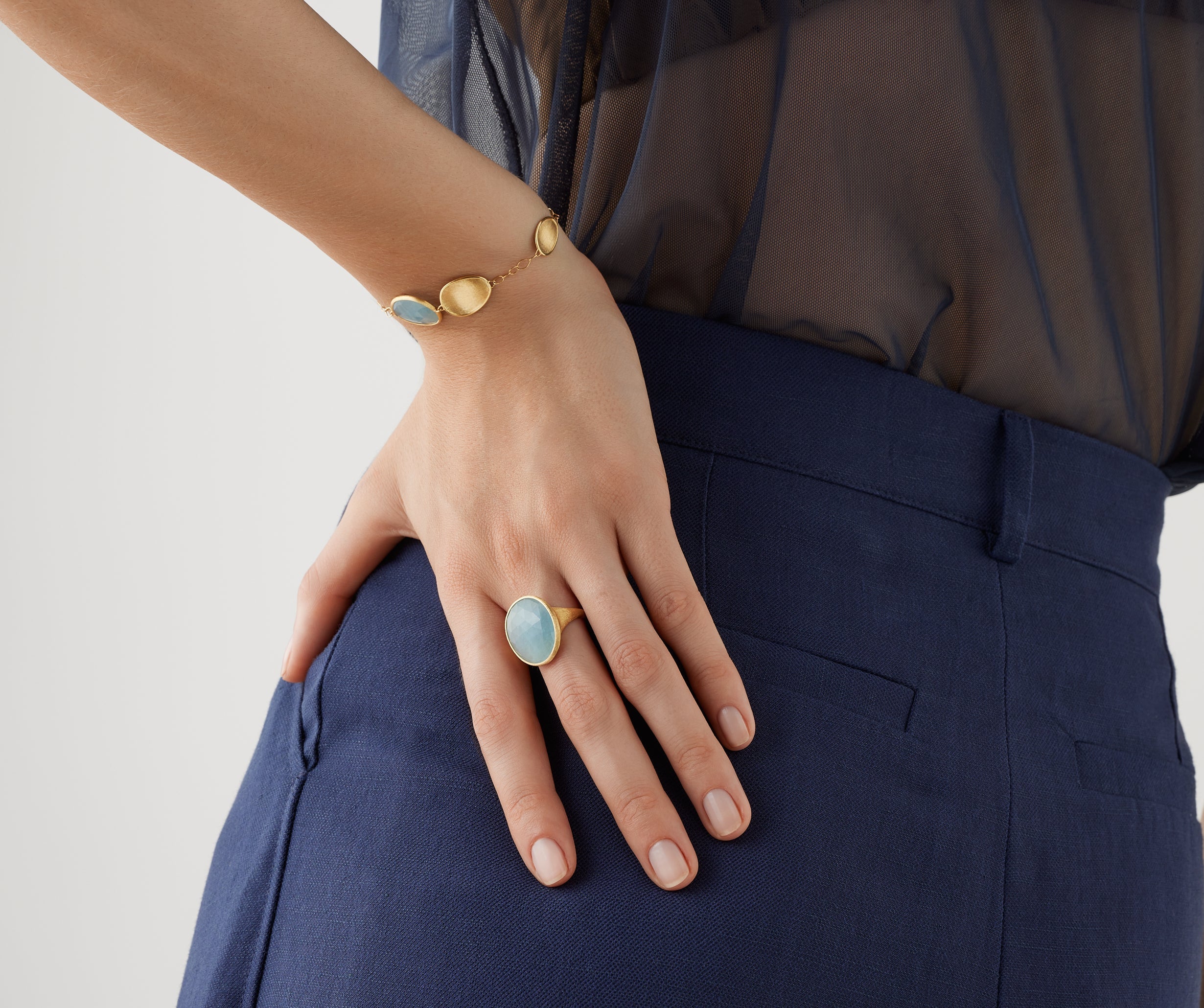 18K Yellow Gold Aquamarine Cocktail Ring - Image 2