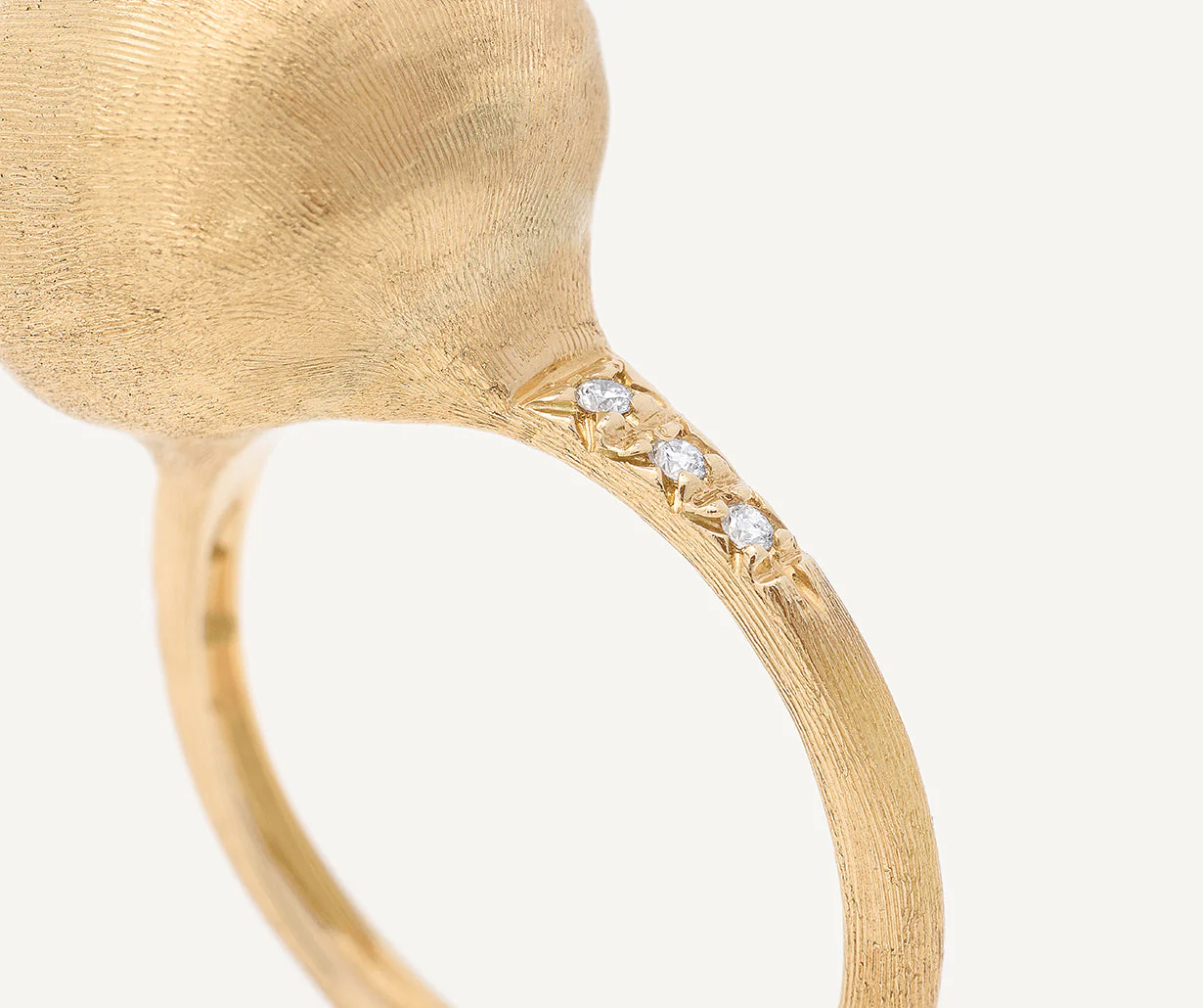 18K Yellow Gold Ring with Diamonds - Image 3