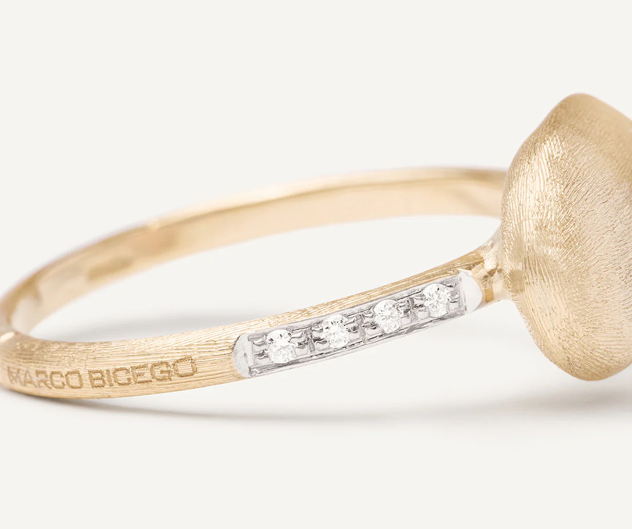 18K Yellow Gold Horizontal Ring with Diamonds - Image 3