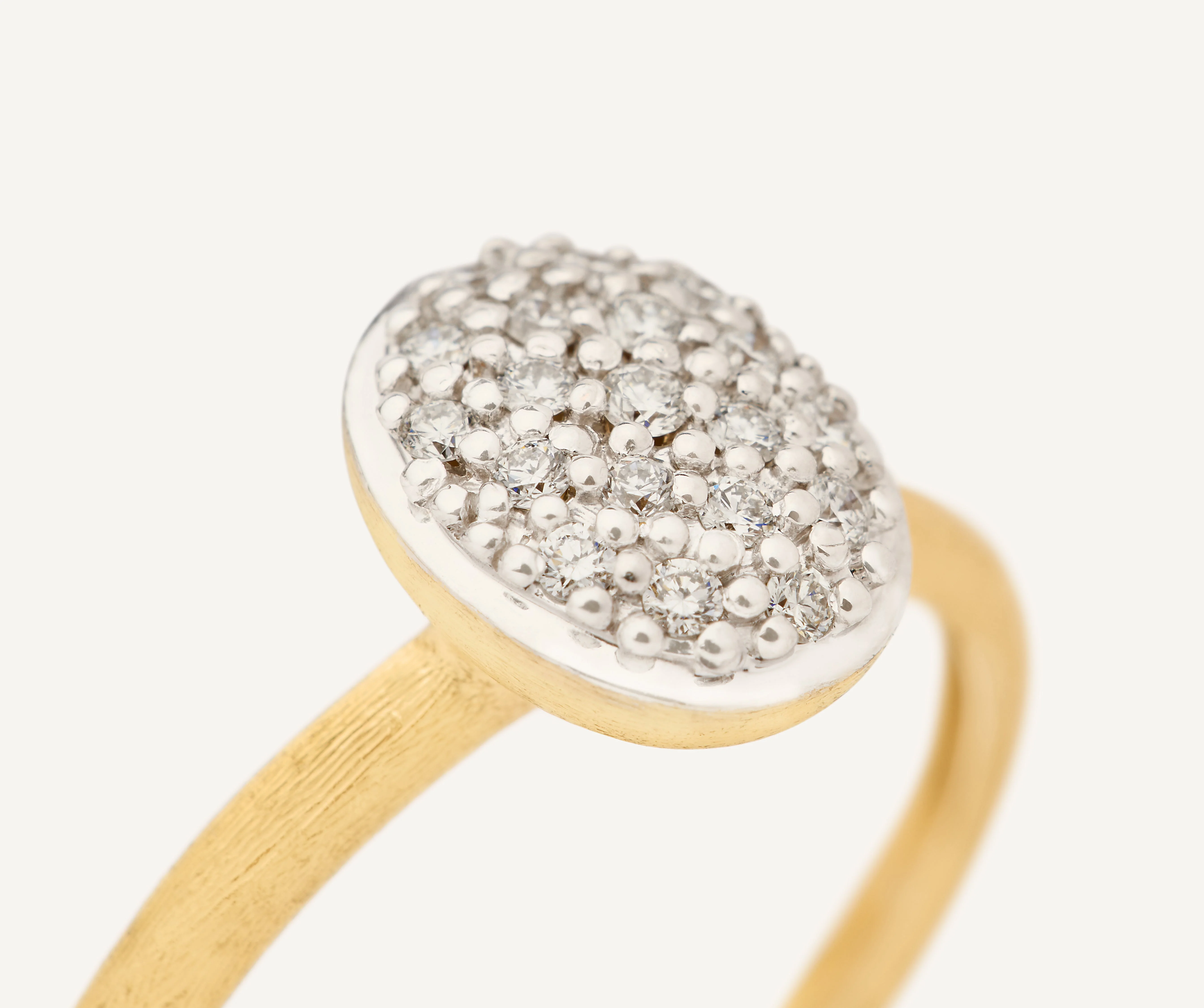 18K Yellow Gold Oval Ring with Diamonds - Image 3