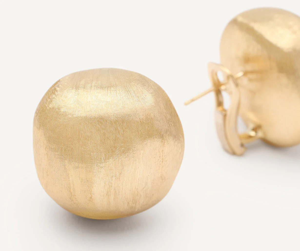 18K Yellow Gold Round Stud Earrings, 0.7" - Image 3